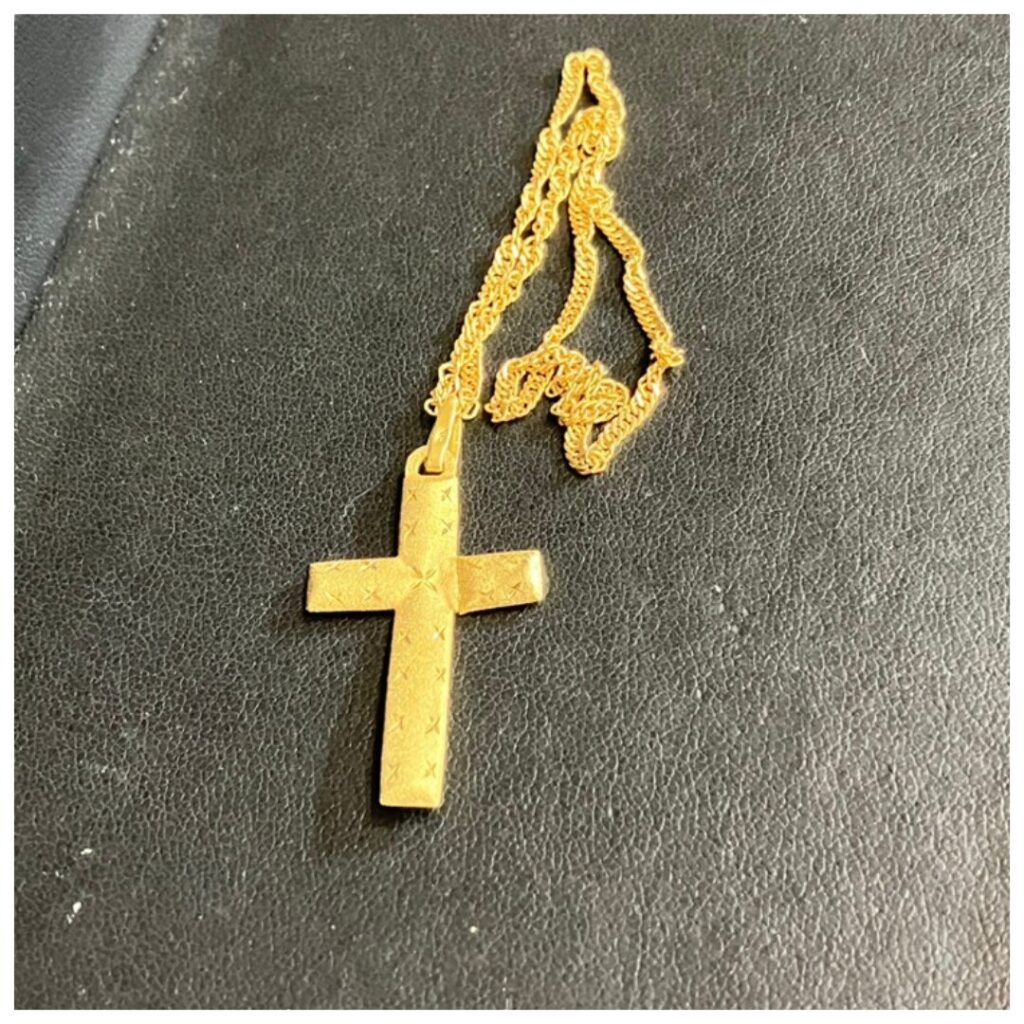 金のネックレスの画像