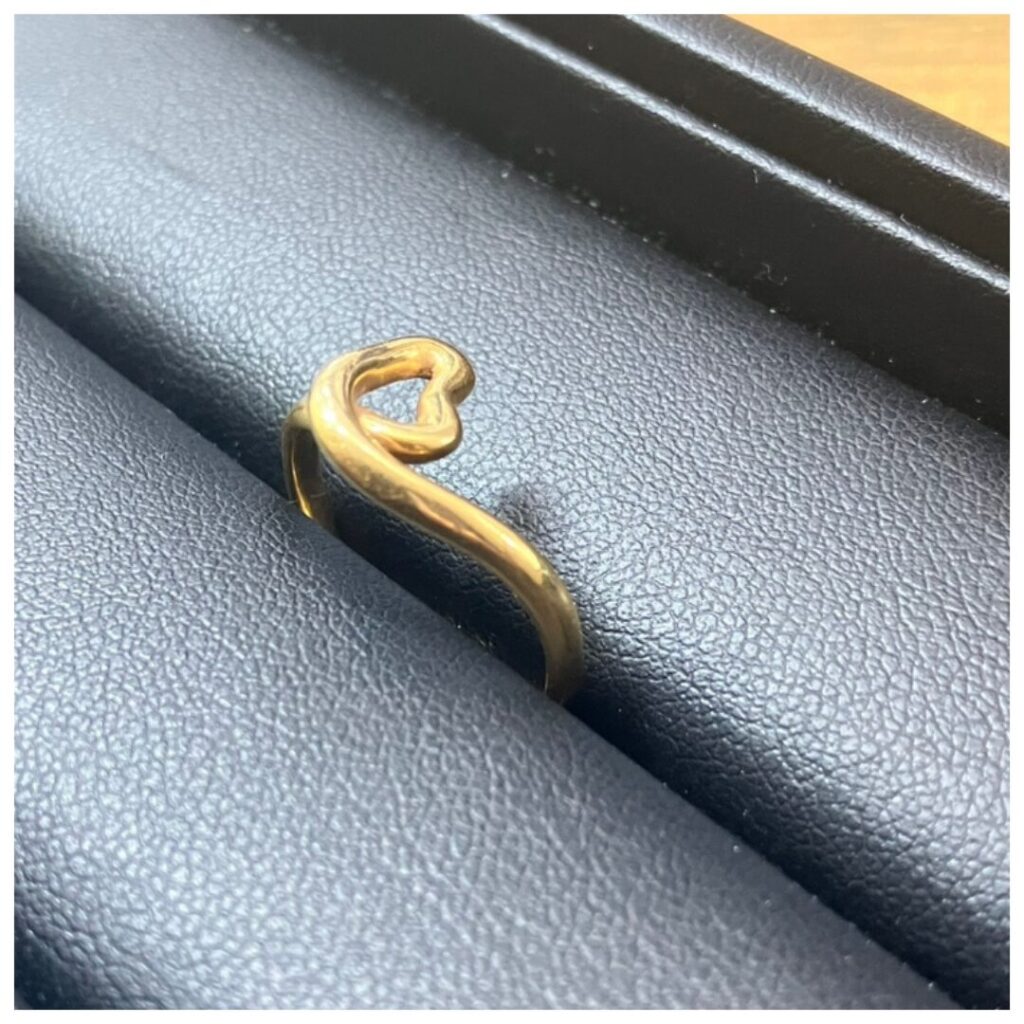 金のリングの画像