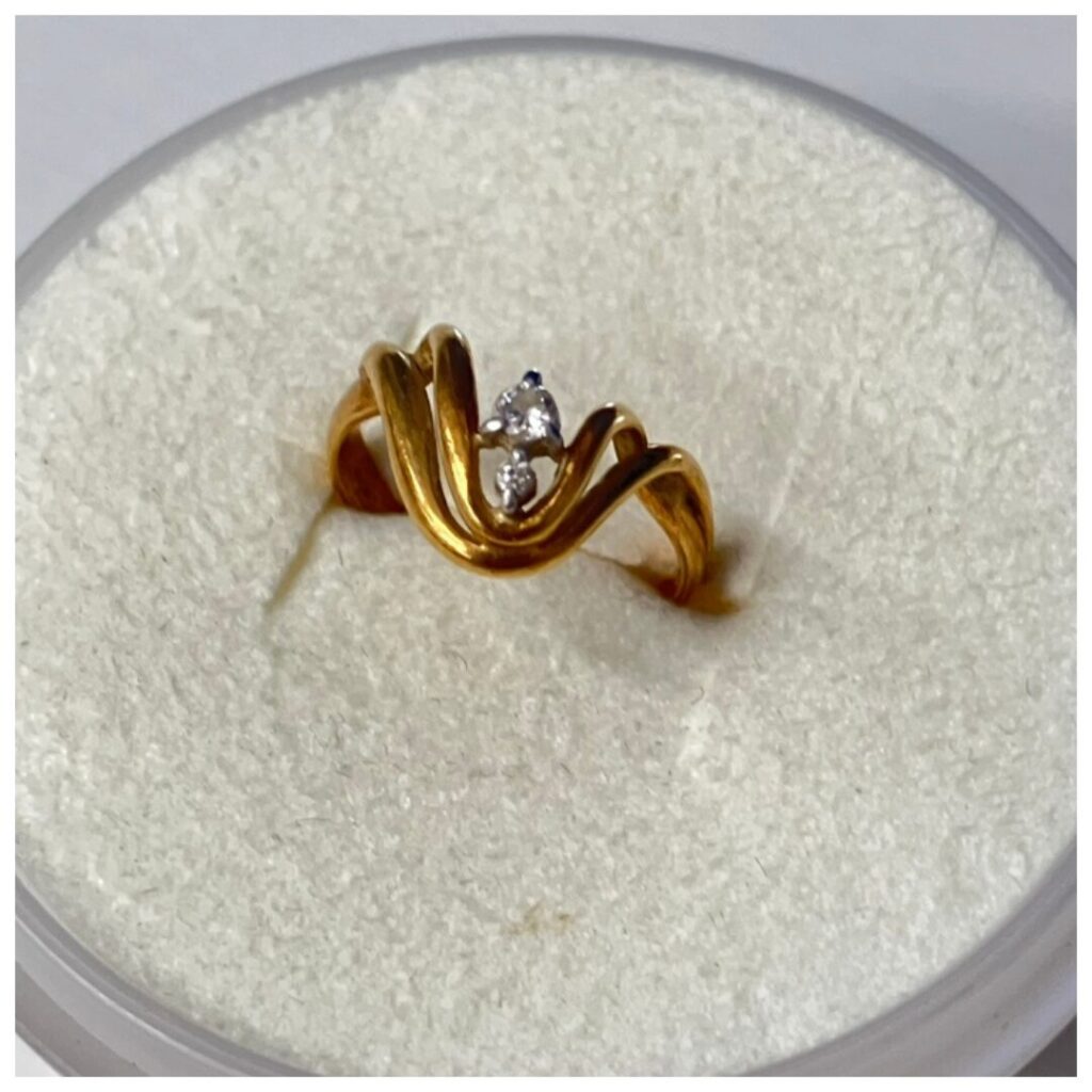 金のリングの画像