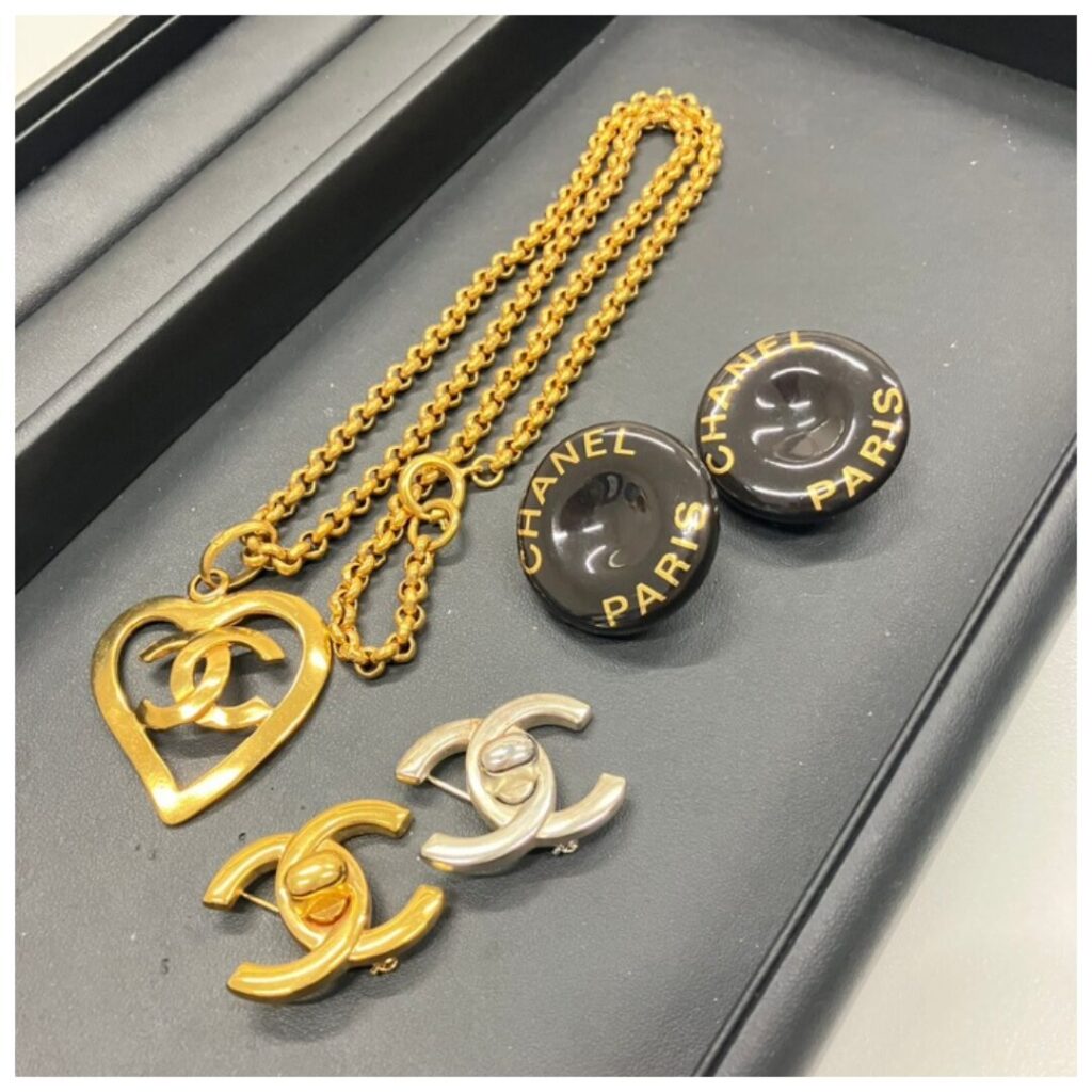シャネルのアクセサリーの画像