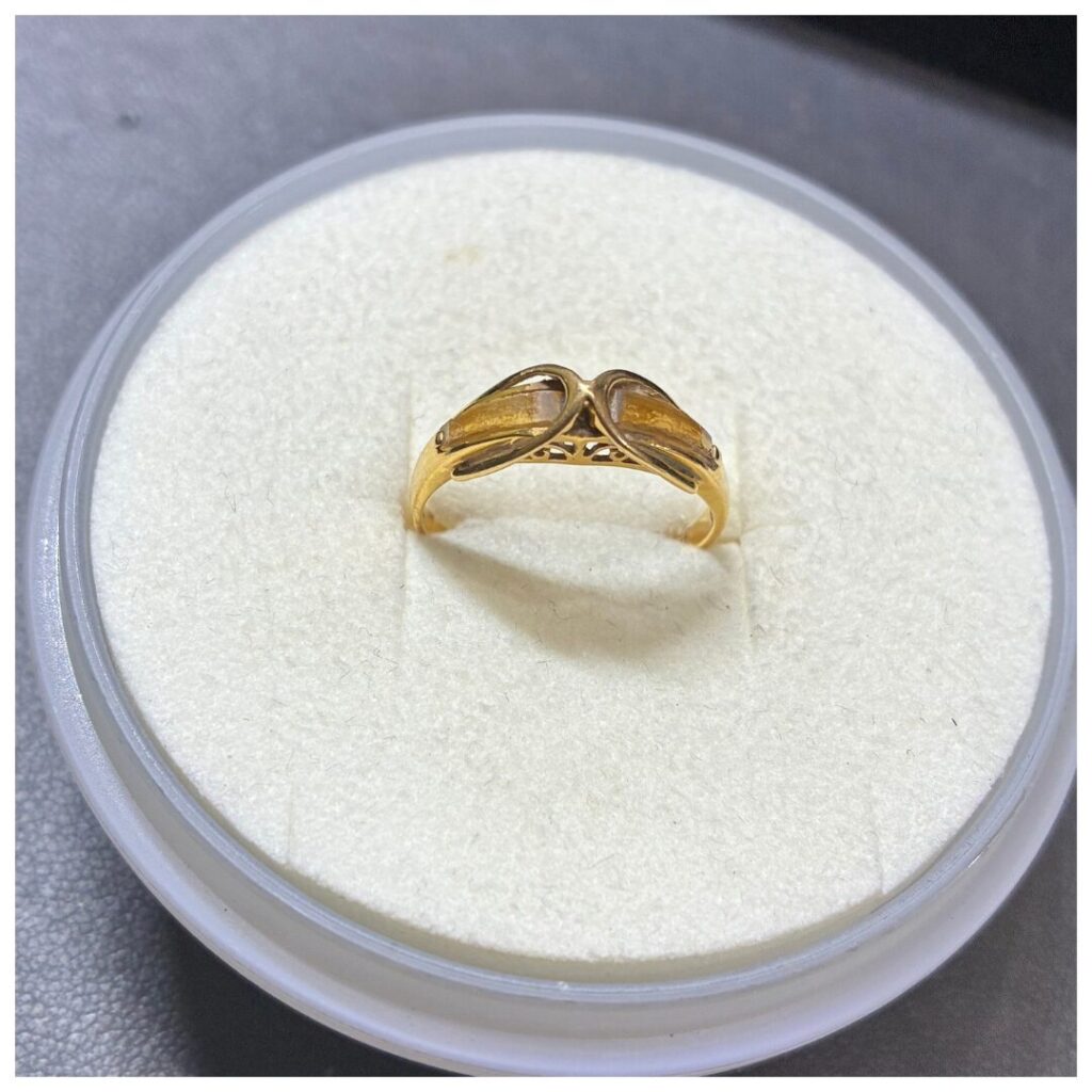 金のリングの画像