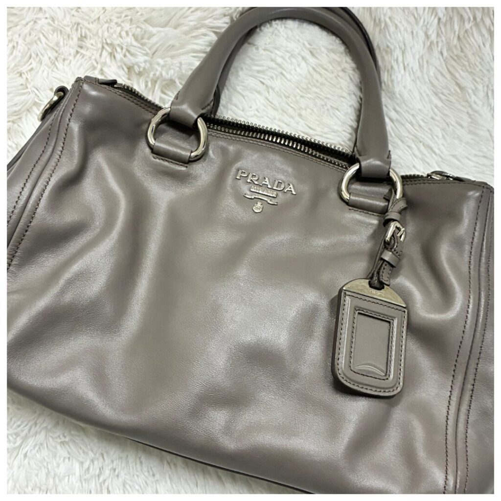 プラダのバックの画像
