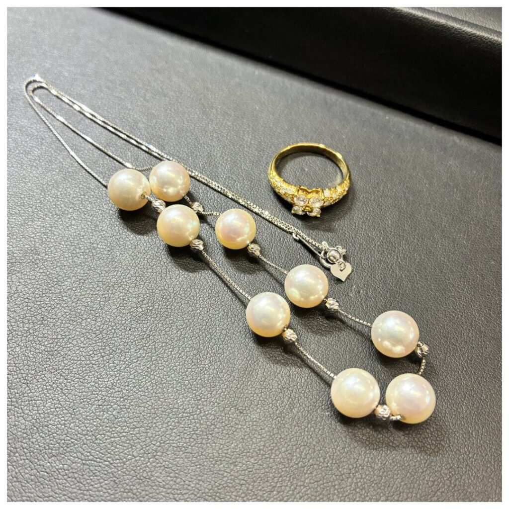 金のジュエリーの画像