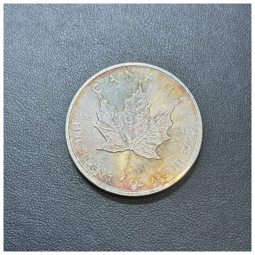 メープルリーフの銀貨の画像