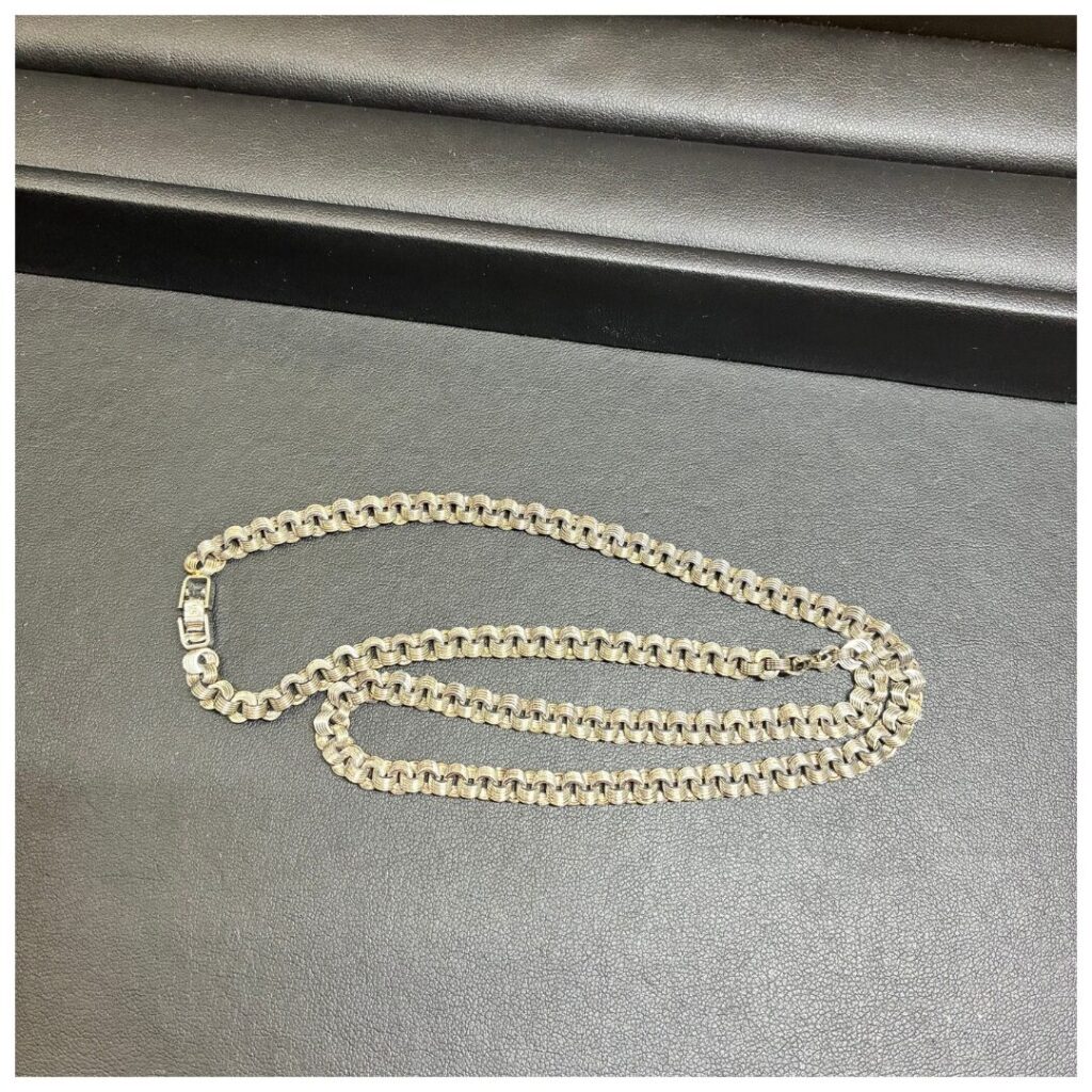 プラチナのネックレスの画像