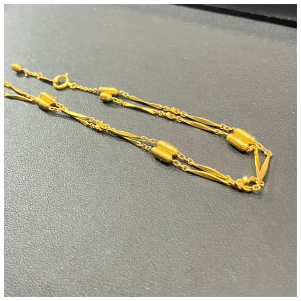 金のネックレスの画像