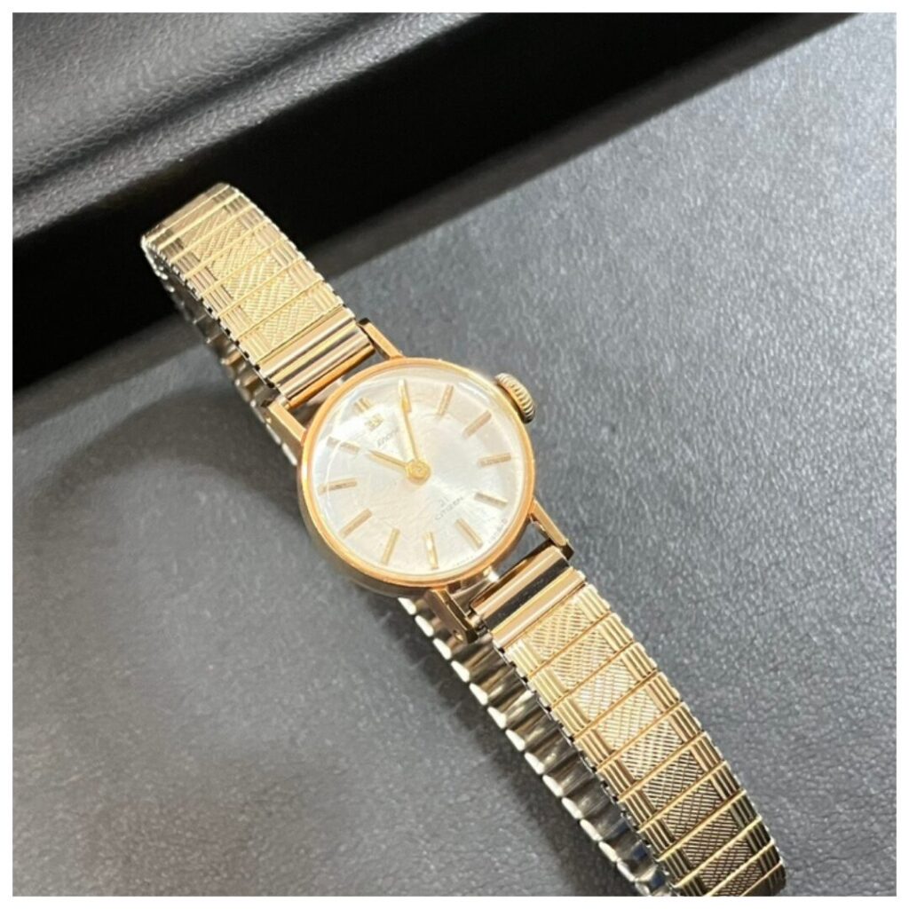 シチズンの金時計の画像