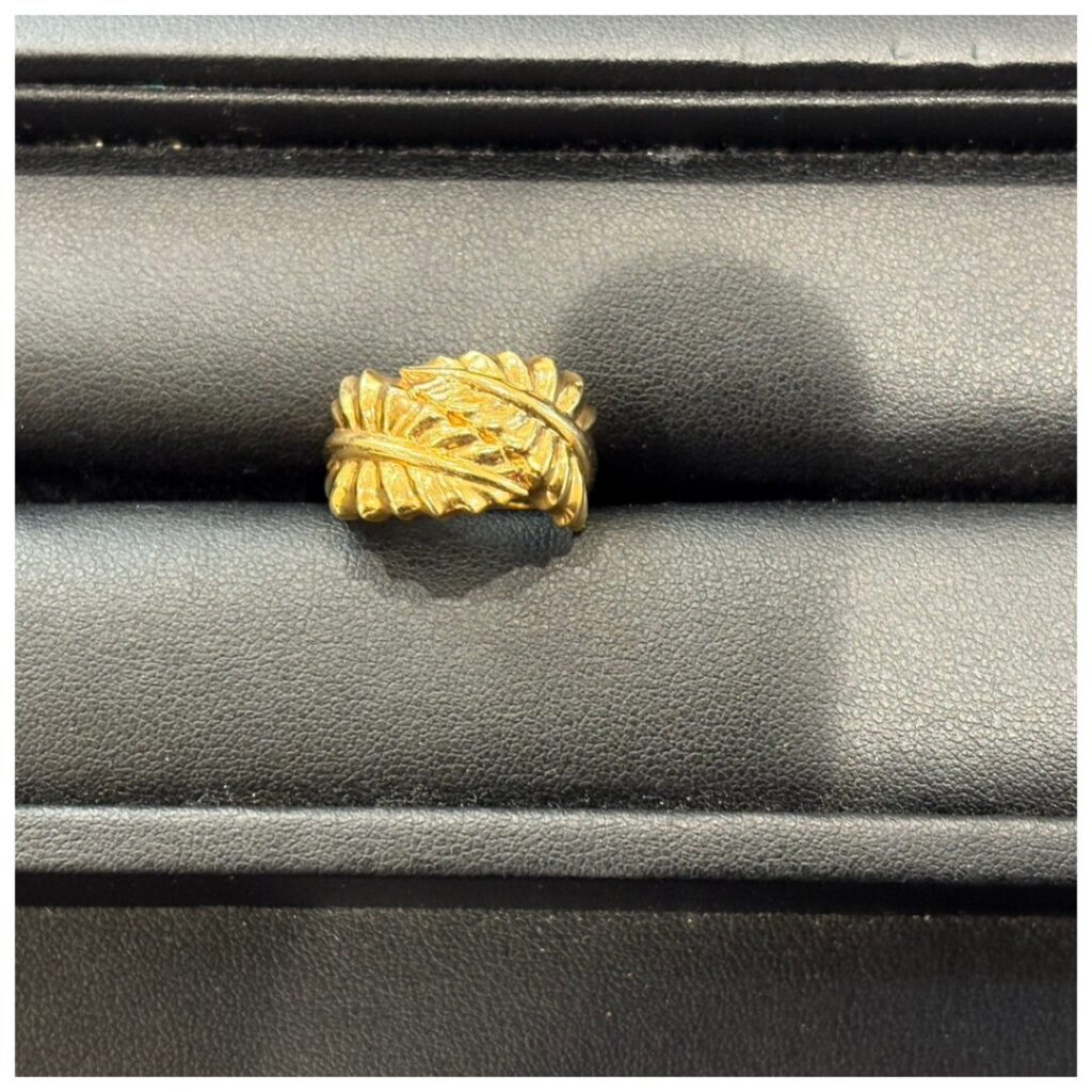 金のリングの画像