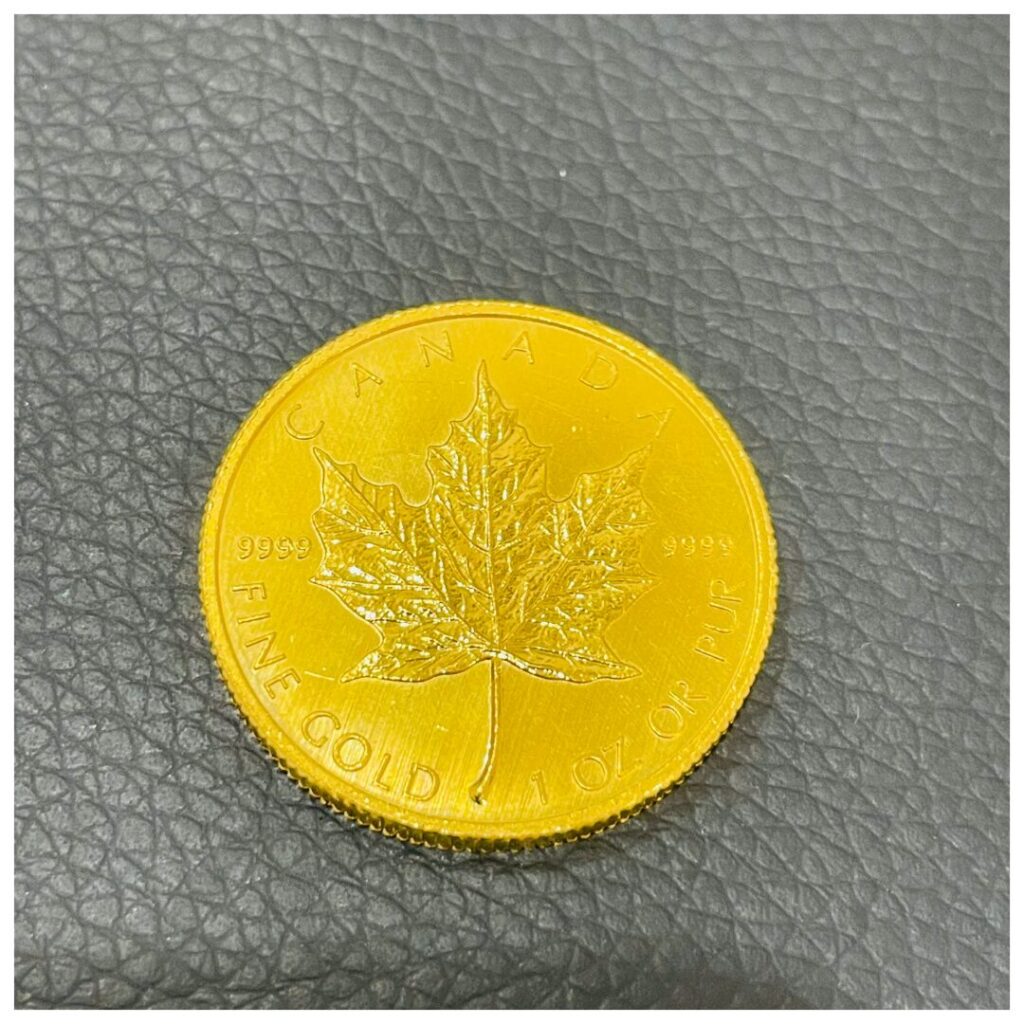 金貨のメイプルリーフの画像